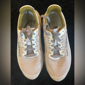 New Balance ladies tennis shoes